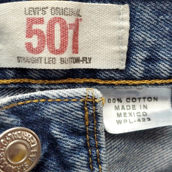 501 Levi's  button fly. - Picture 3 of 10